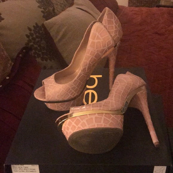 only wore one time! Smoke free and pet free home - Picture 2 of 3